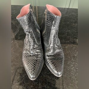 Resole Italian leather Black Snakeskin Ankle Boots - 38